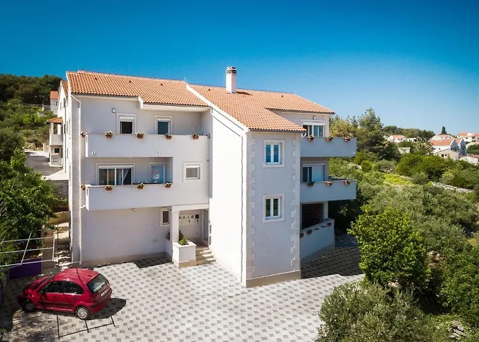 Apartment Lana St